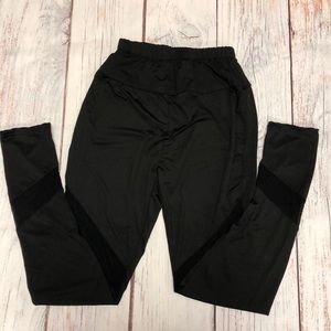 Black athletic leggings